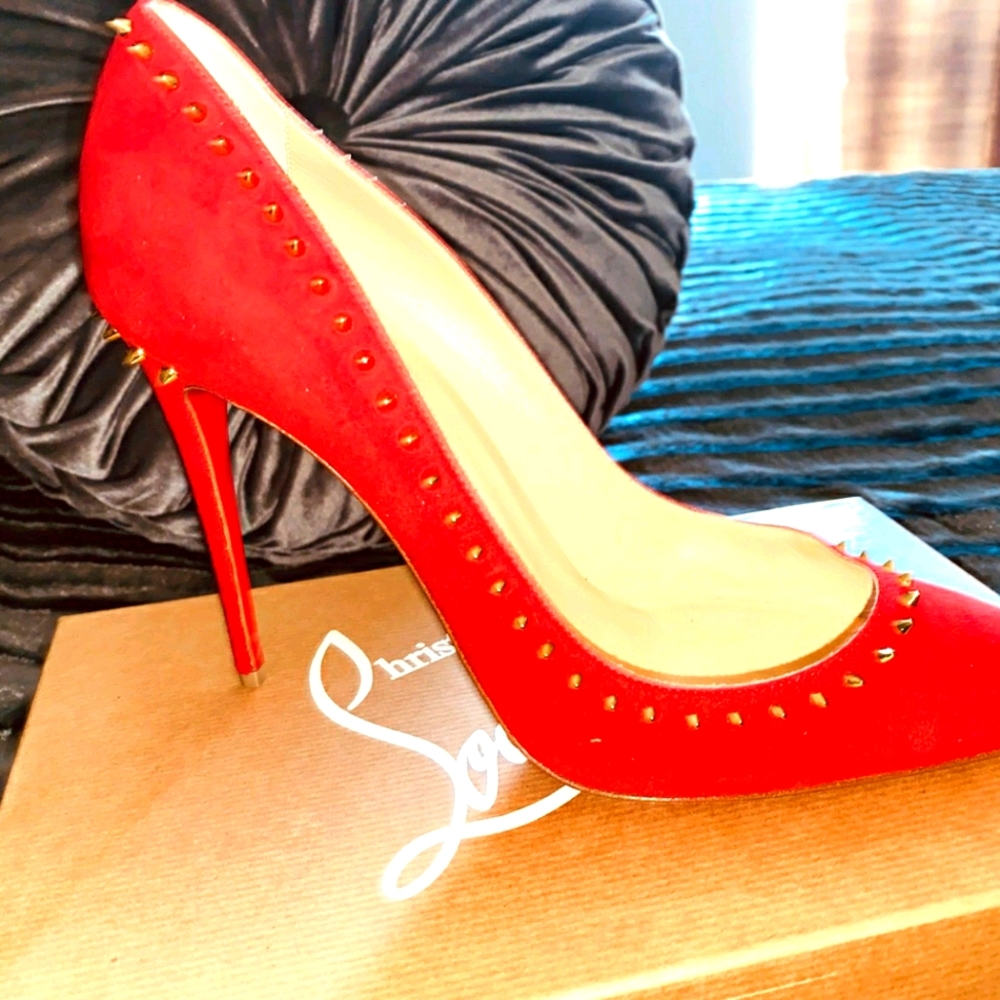 Beautiful brand new AUTHENTIC Louboutin's